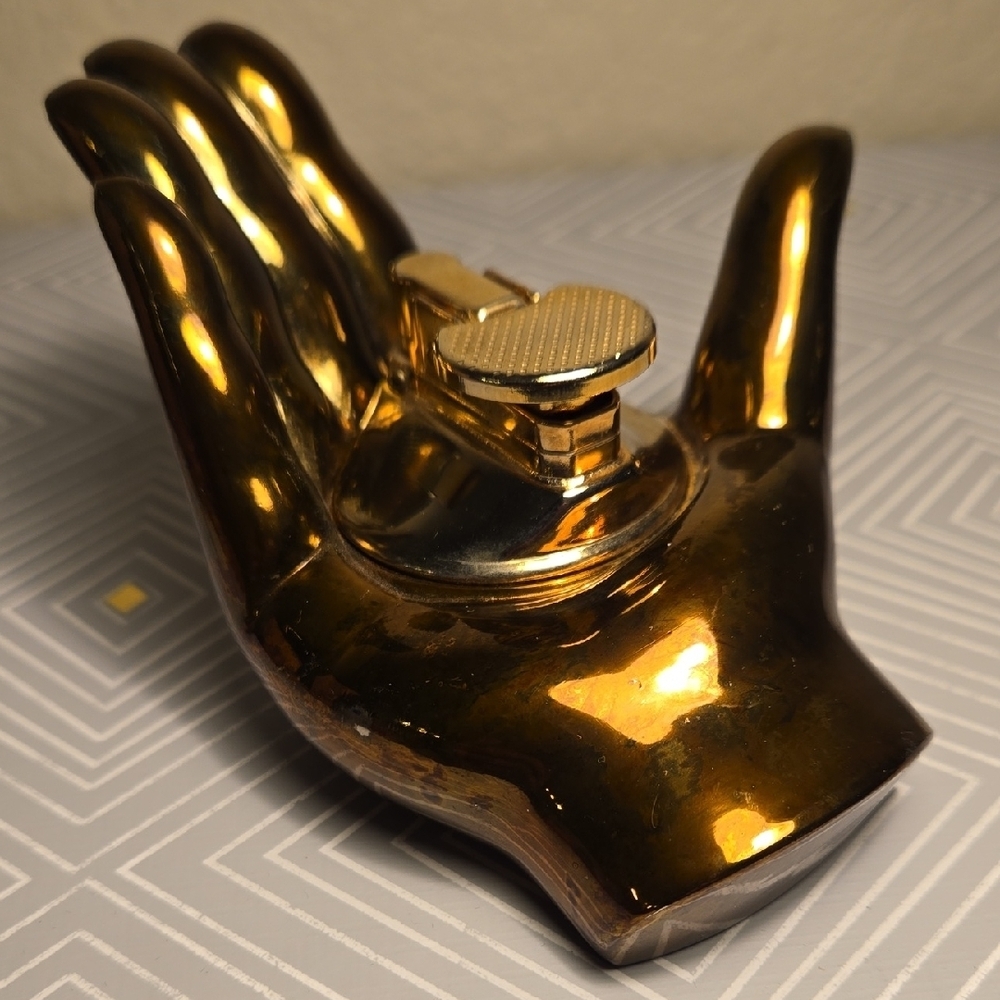 Luxurious Gold Hand Ligher Sculpture‎ - Picture 7 of 7
